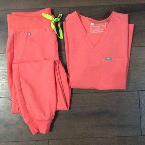 FIGS Coral Scrub Set